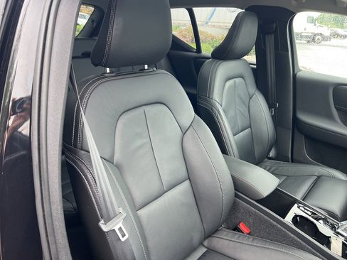 Certified 2023 Volvo XC40 B5 Plus w/ Protection Package Premier image 36