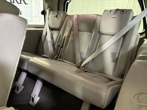 Used 2015 Lincoln Navigator 2WD image 25
