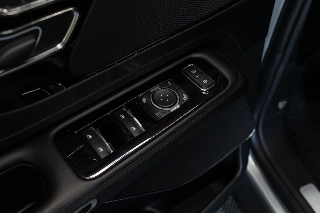 Used 2023 Lincoln Aviator AWD image 17
