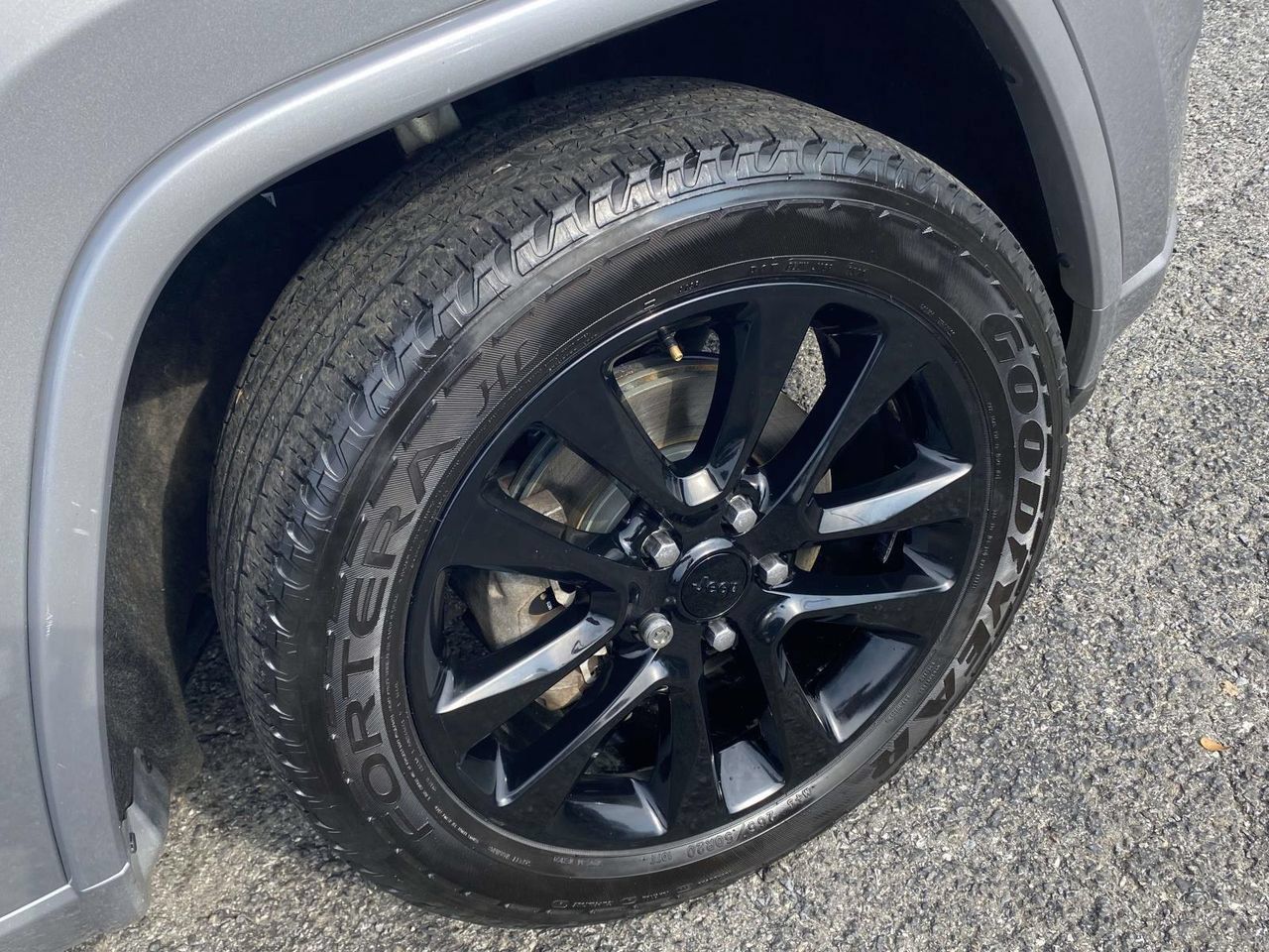 Used 2017 Jeep Grand Cherokee Altitude AWD/4WD image 11