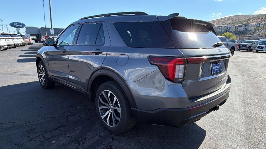 Used 2025 Ford Explorer ST-Line AWD/4WD image 5