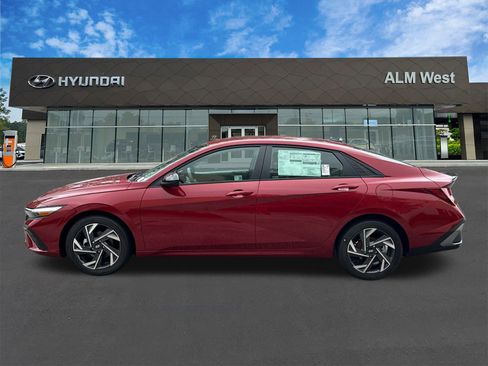 Certified 2025 Hyundai Elantra Sport image 8