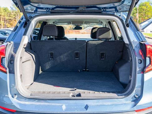 Used 2024 GMC Terrain SLE w/ Driver Convenience Package image 16