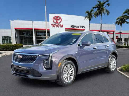 Used 2025 Cadillac XT4 Premium Luxury FWD image 2