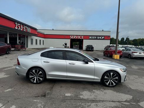 Used 2022 Volvo S60 B5 Momentum FWD image 2