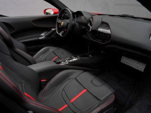 Used 2022 Ferrari SF90 Spider image 2