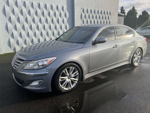 Used 2014 Hyundai Genesis 3.8 image 2