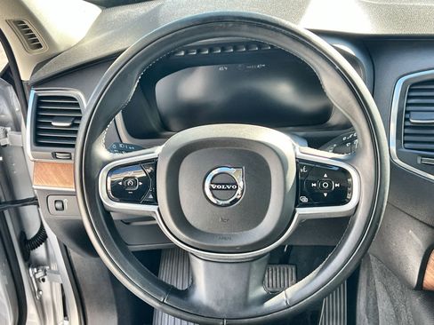 Used 2022 Volvo XC90 T6 Momentum w/ Climate Package image 16