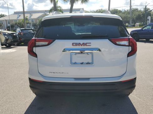 Used 2023 GMC Terrain SLE w/ Driver Convenience Package FWD image 4