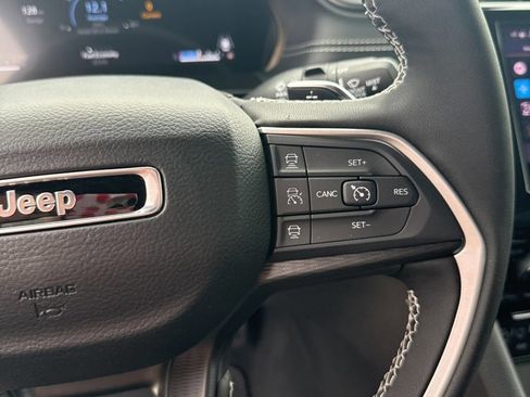 New 2025 Jeep Grand Cherokee Laredo X w/ Luxury Tech Group I image 23