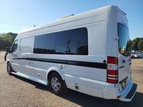 Used 2011 Mercedes-Benz Sprinter 2500 image 20