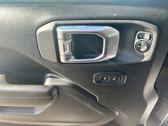 Certified 2022 Jeep Gladiator Sport AWD/4WD image 16