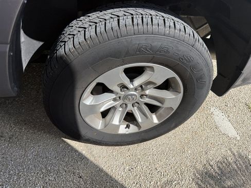 Used 2024 RAM 1500 Laramie AWD/4WD image 7