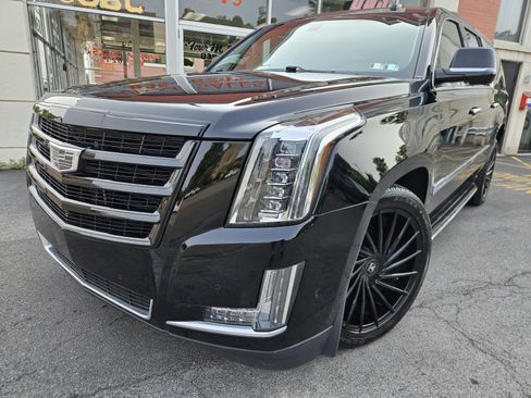 Used 2017 Cadillac Escalade ESV 4WD image 15
