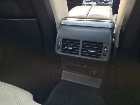 Used 2018 Land Rover Range Rover Velar R-Dynamic SE image 21