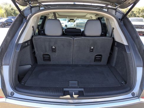 Used 2023 Acura MDX SH-AWD image 12