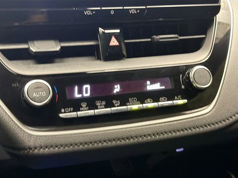 Used 2025 Toyota Corolla SE w/ SE Premium Package image 9