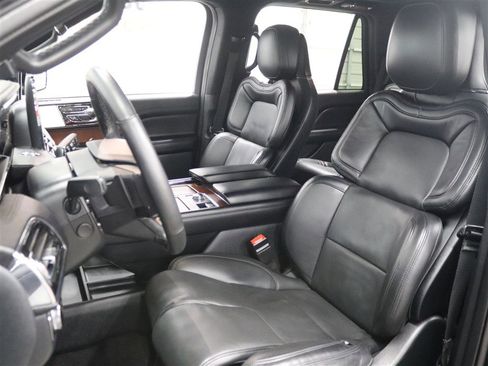 Used 2020 Lincoln Navigator Reserve w/ Luxury Package image 10