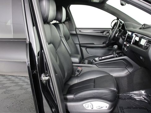 Certified 2023 Porsche Macan AWD/4WD image 31
