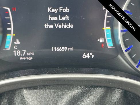 Used 2023 Chrysler Pacifica Touring-L FWD image 21