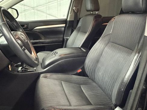 Used 2015 Toyota Highlander Plus FWD image 18