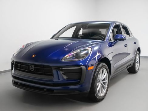 Used 2025 Porsche Macan image 6