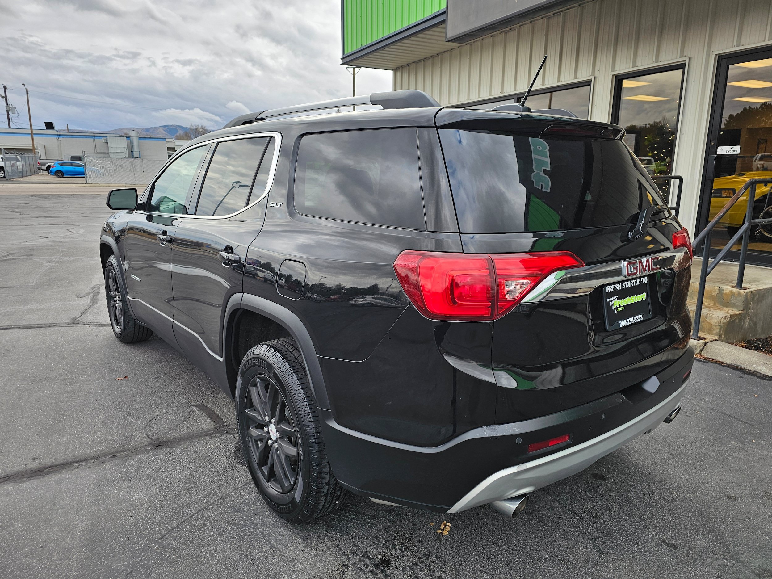Used 2019 GMC Acadia SLT AWD/4WD image 5