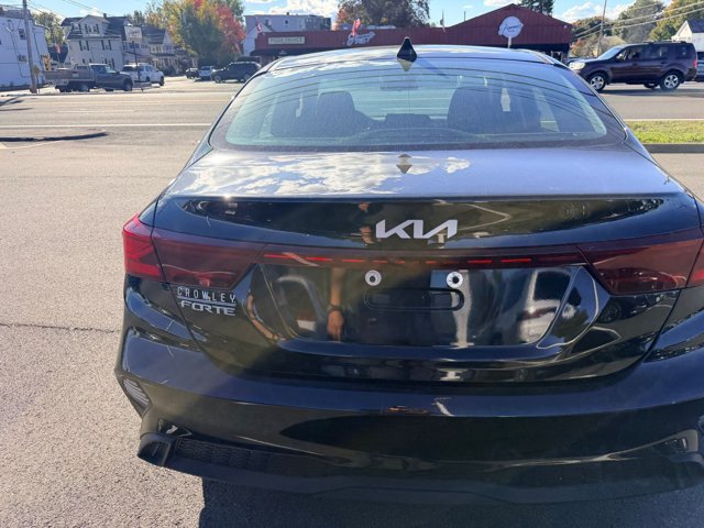 Used 2022 Kia Forte LXS w/ LXS Technology Package FWD image 5