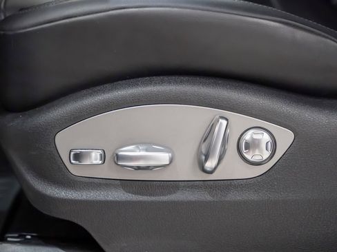 Certified 2025 Porsche Macan S image 24