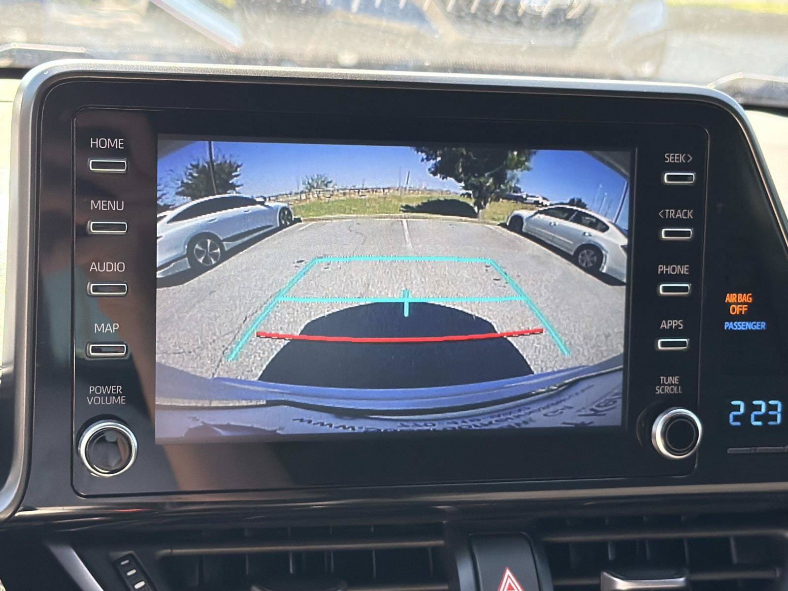 Used 2019 Toyota C-HR LE FWD image 32