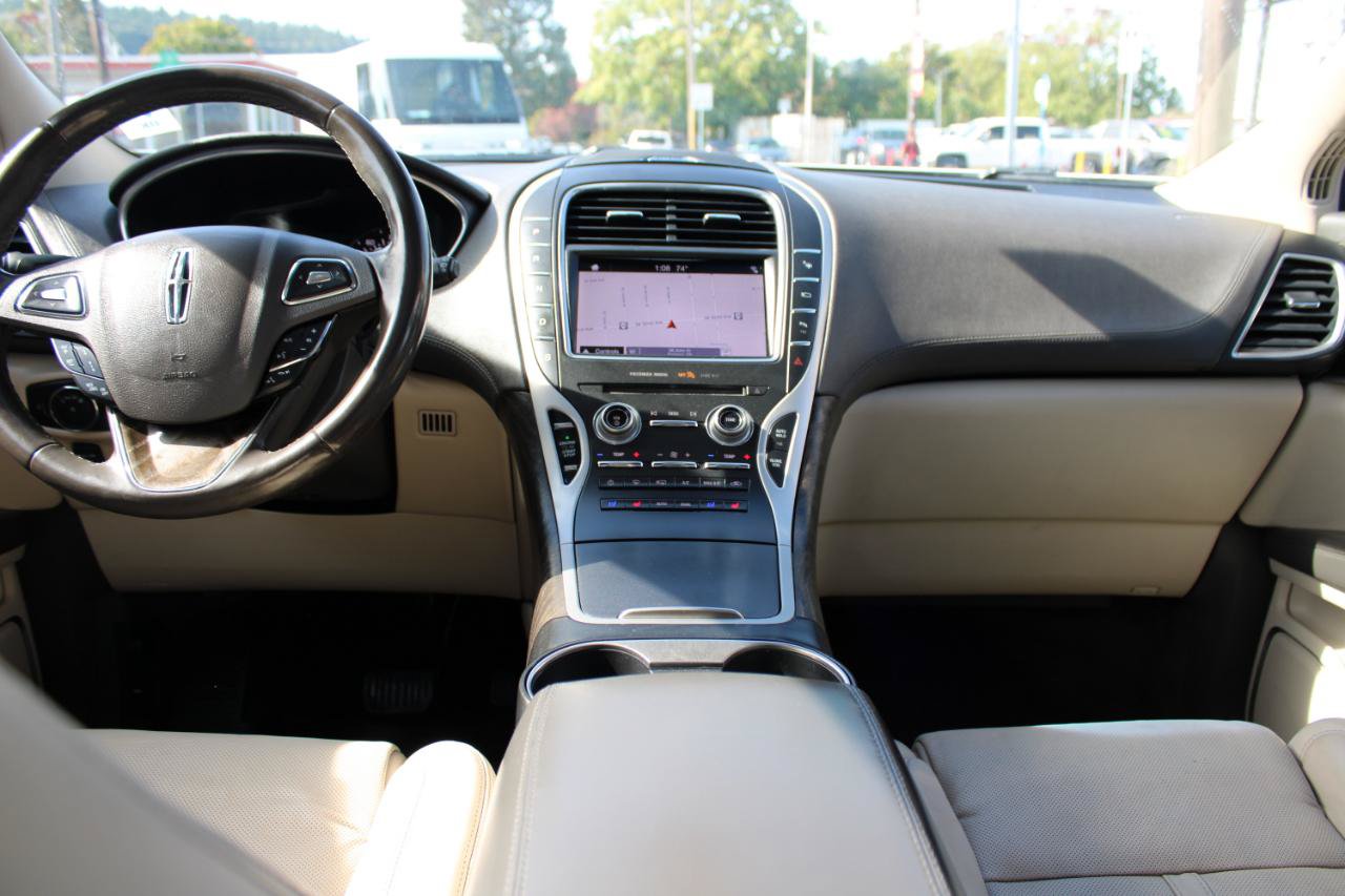 Used 2017 Lincoln MKX Reserve w/ Driver Assistance Package AWD/4WD image 12