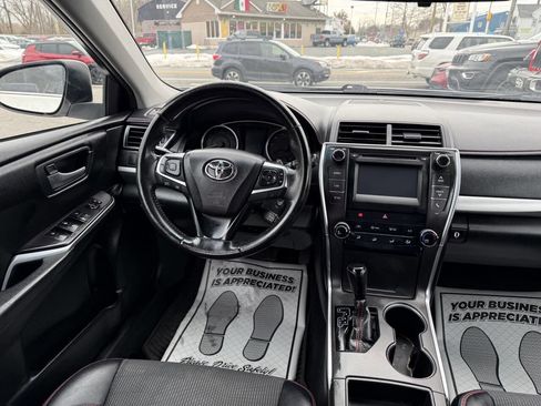 Used 2016 Toyota Camry SE image 11