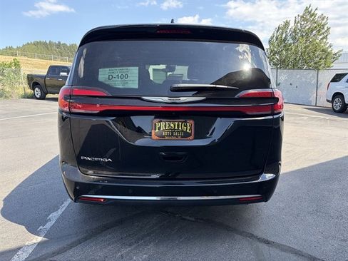 Used 2025 Chrysler Pacifica Select FWD image 7