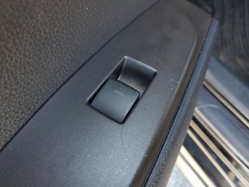 Certified 2022 Toyota Camry SE image 13