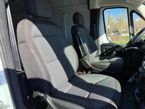 Used 2025 RAM ProMaster 2500 w/ Convenience Group FWD image 19