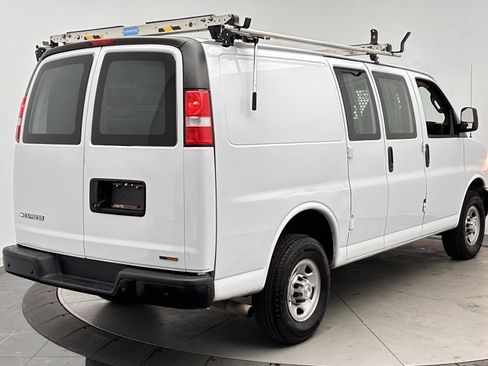Used 2022 Chevrolet Express 2500 w/ Driver Convenience Package image 7