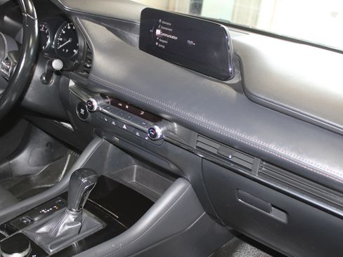 Used 2019 MAZDA MAZDA3 Sedan w/ Preferred Package FWD image 31