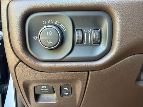 New 2026 RAM 1500 Laramie w/ Trailer Tow Group AWD/4WD image 34