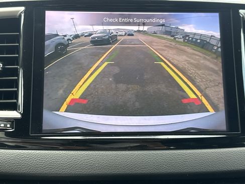Used 2024 Chrysler Pacifica Touring-L FWD image 13
