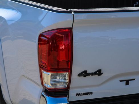 Certified 2021 Toyota Tacoma SR5 AWD/4WD image 10