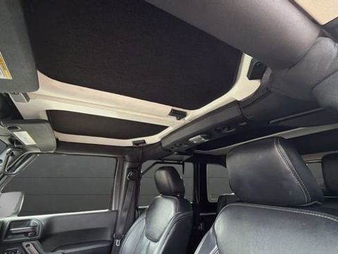 Used 2018 Jeep Wrangler Unlimited Sahara image 18