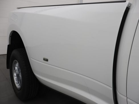 Used 2024 RAM 3500 Tradesman w/ Chrome Appearance Group AWD/4WD image 27