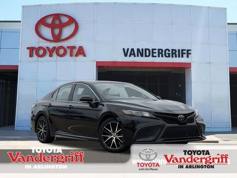 Certified 2024 Toyota Camry SE image 1