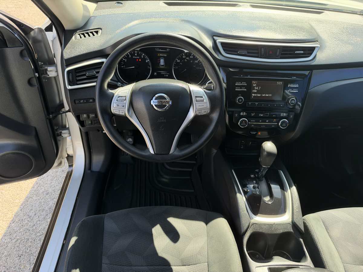 Used 2016 Nissan Rogue SV FWD image 13