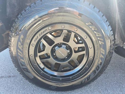 Used 2007 Toyota FJ Cruiser 2WD w/ Upgrade Pkg 1 image 17