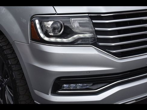 Used 2017 Lincoln Navigator Select image 45