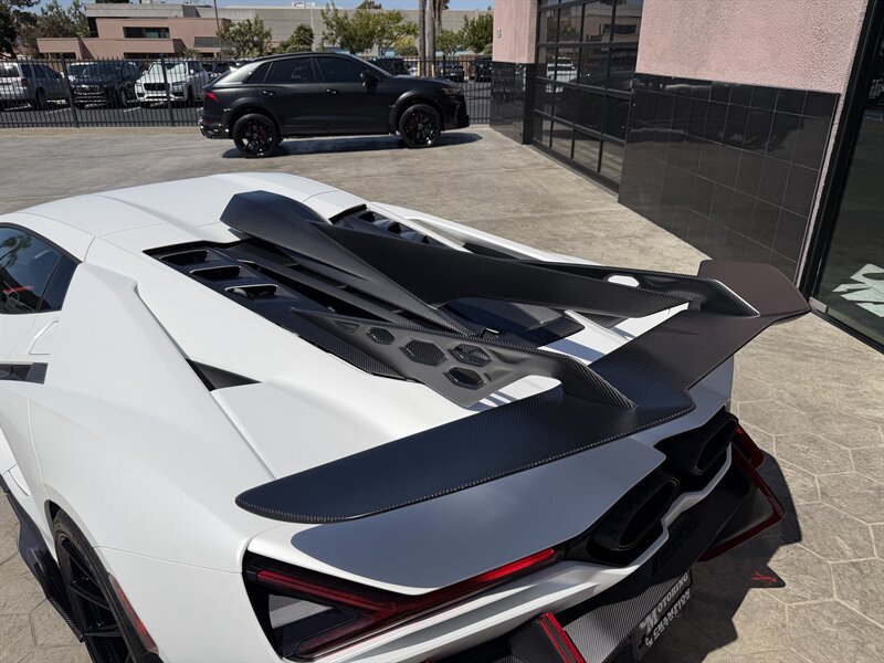 Used 2026 Lamborghini Revuelto AWD/4WD image 9