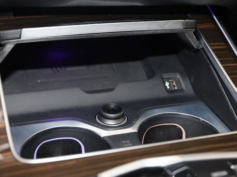 Used 2023 BMW X7 M60i w/ Executive Package image 40