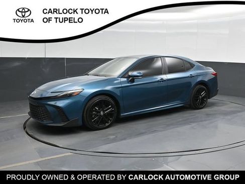 Used 2025 Toyota Camry SE FWD image 1