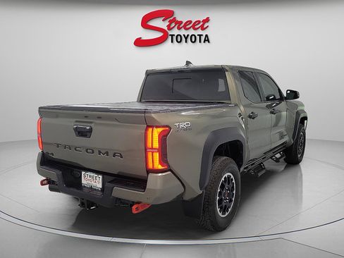 Used 2024 Toyota Tacoma TRD Off-Road w/ TRD Off Road Upgrade Package image 4